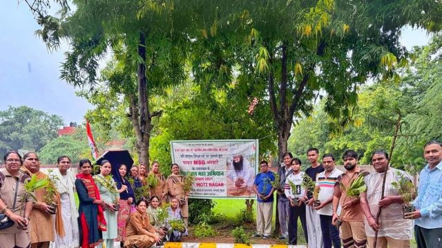 Green Revolution : Tree Plantation Drive by Dera Sacha Sauda Volunteers
